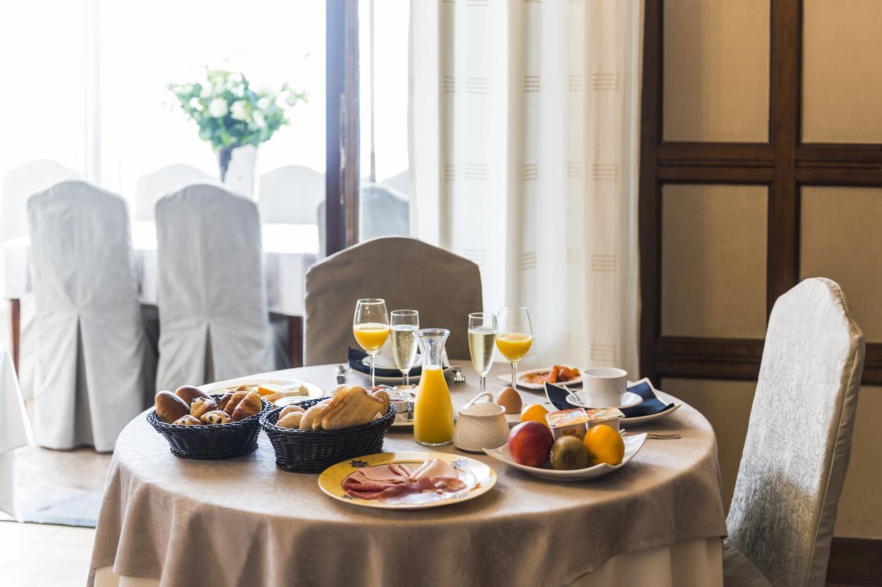 Hostellerie Lou Pahou Ронс Екстериор снимка