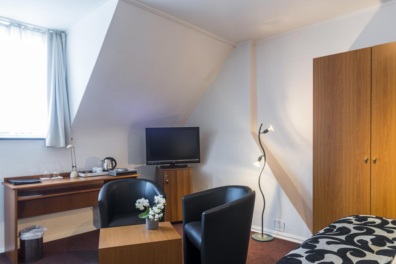 Hostellerie Lou Pahou Ронс Екстериор снимка